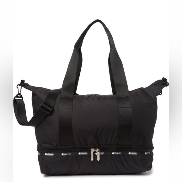 Lesportsac Bags Lesportsac Medium Deluxe Overnight Bag Poshmark